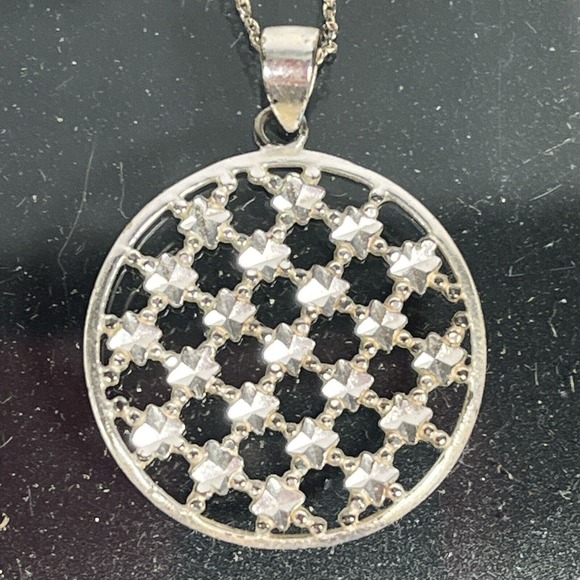 925 Sterling Silver Necklace With Round Latticework Pendant 18” - Picture 1 of 9